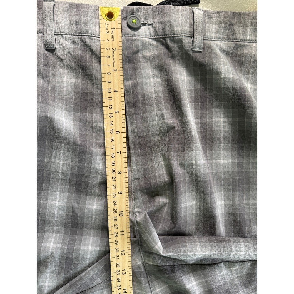 Tommy Bahama IslandZone Mens 40 Grey Plaid Cargo Shorts Performance Golf Travel - Picture 9 of 11